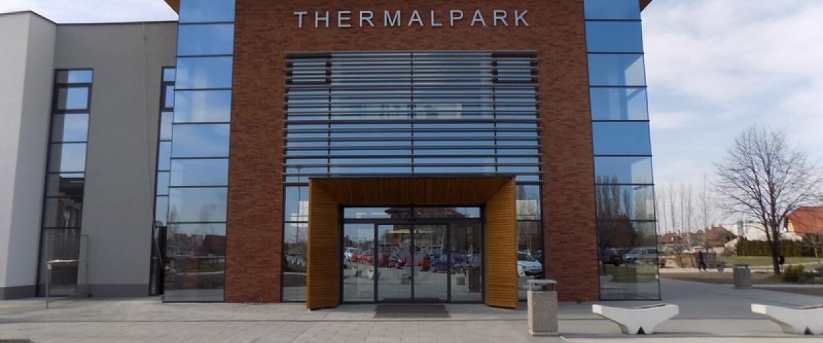 Thermalpark Dunajská Streda bezbariérové zariadenie bezbariérová dovolenka na slovensku oreado výťah pre vozíčkárov do bazéna bezbariérový prístup 